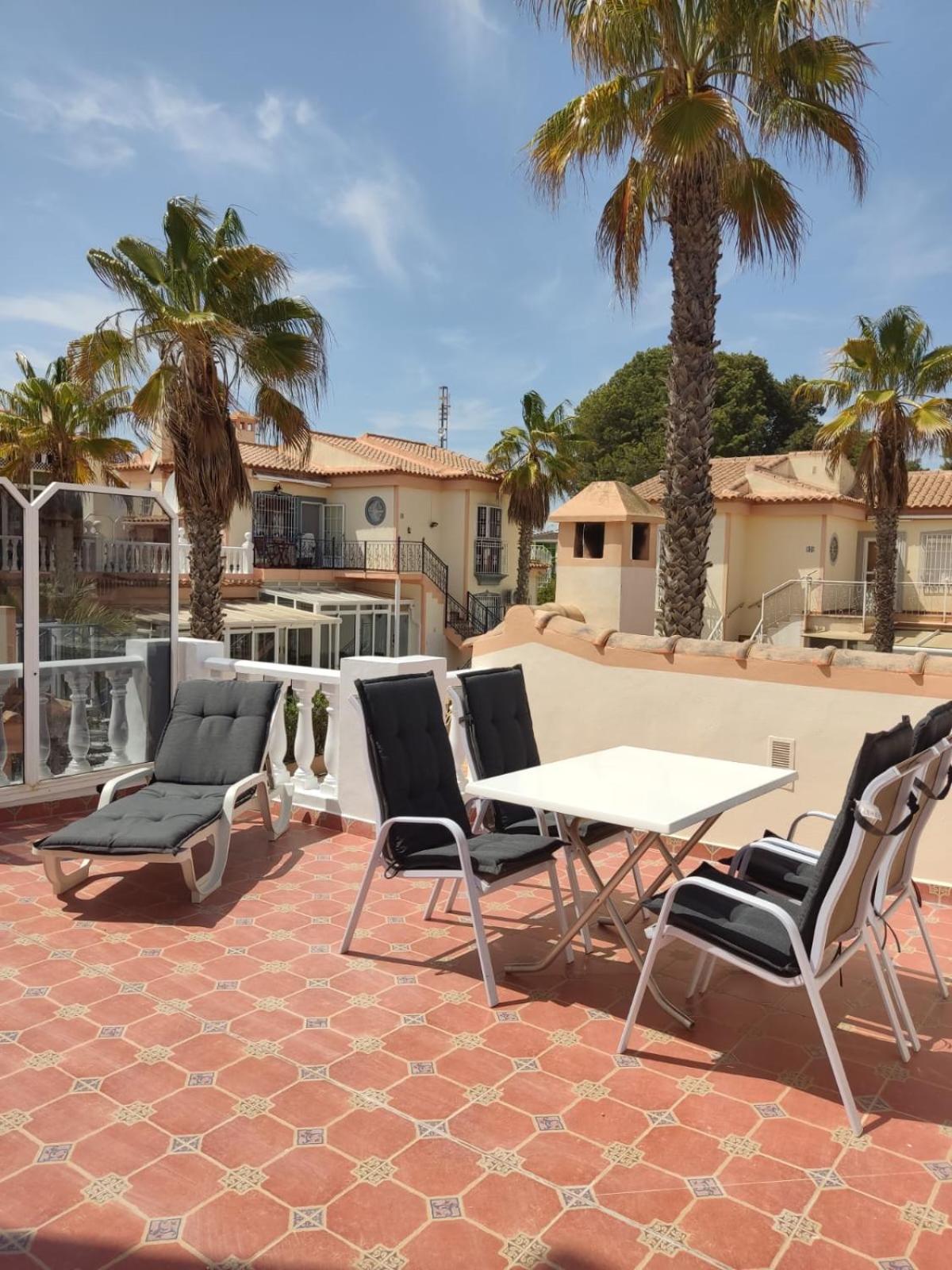 Schoenes Ruhiges Rooftop Apartment Mit Grosser Dachterrasse 또레비에하 외부 사진