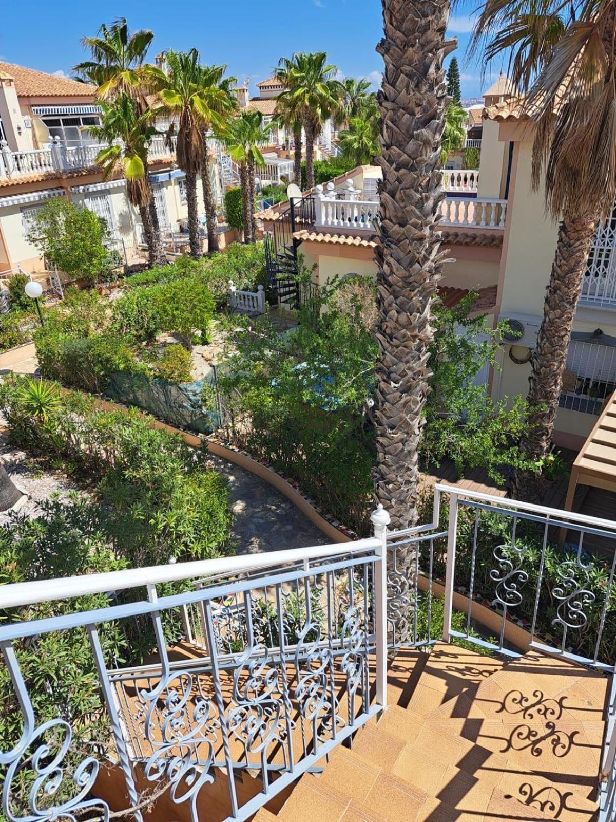 Schoenes Ruhiges Rooftop Apartment Mit Grosser Dachterrasse 또레비에하 외부 사진